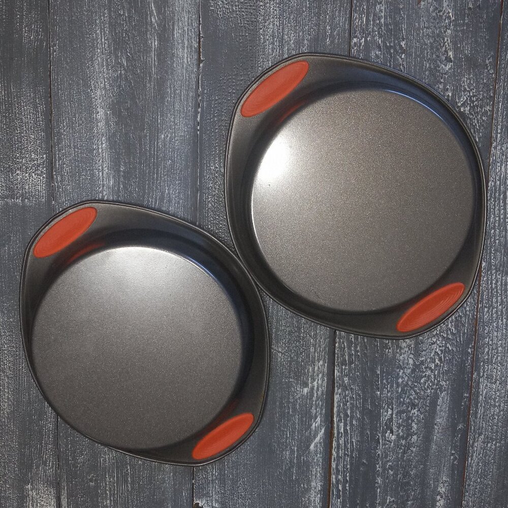 2 Rachael Ray 9" Cake Pans - Picture 5 of 6
